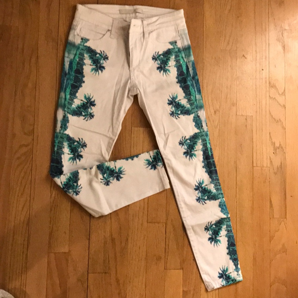 Joe's size 25 white jeans w/ palm trees 🌴